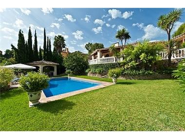 Villa for sale in Benahavis (Andalucia)