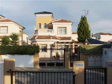 Villa for sale in Guardamar (Valencia)