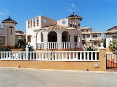 Villa / Detached for sale in Campoamor (Valencia)