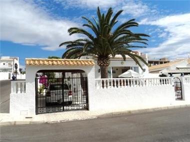 Villa / Detached for sale in Campoamor (Valencia)