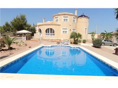Villa / Detached for sale in Campoamor (Valencia)