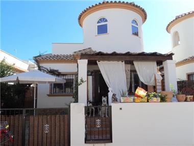 Villa / Detached for sale in El Raso (Castille and Leon)
