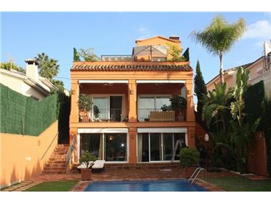 Villa for sale in Elviria (Andalucia)