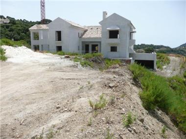 Villa for sale in Benahavis (Andalucia)