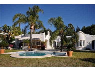 Villa for sale in Estepona (Andalucia)