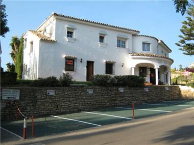 Villa for sale in El Paraiso (Andalucia)