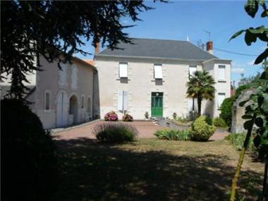 Old House for sale in Saint-Leger-de-Montbrun (Poitou-Charentes)