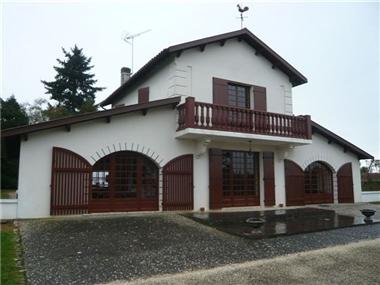 House for sale in Jonzac (Poitou-Charentes)