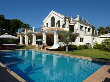 Villa for sale in San Pedro de Alcantara (Andalucia)