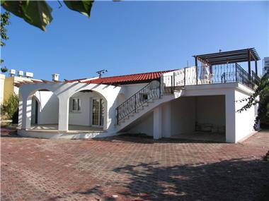 Bungalow for sale in Kyrenia (Kyrenia)