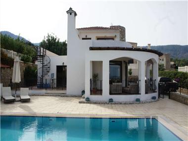 Villa for sale in Kyrenia (Kyrenia)