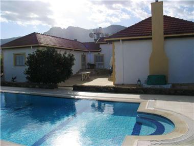 Bungalow for sale in Yesiltepe (Kyrenia)