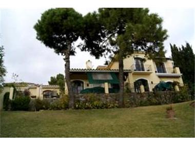 Villa for sale in Benahavis (Andalucia)