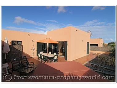 Villa for sale in Corralejo (Canary Islands)