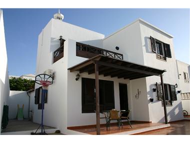 Villa for sale in San Bartolome (Canary Islands)