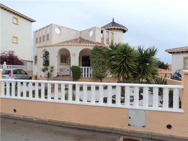 Villa / Detached for sale in Campoamor (Valencia)
