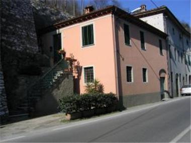 House for sale in Borgo a Mozzano (Tuscany)