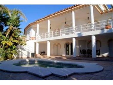 Villa for sale in San Roque (Andalucia)