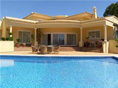 Semi/terraced Villa for sale in Loule (Faro)