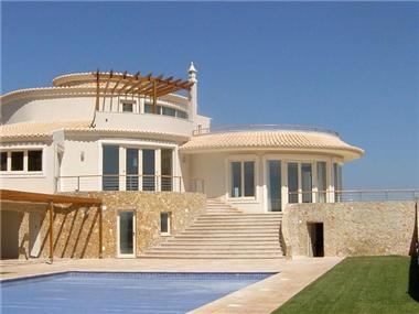 Semi/terraced Villa for sale in Loule (Faro)
