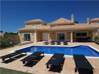 Semi/terraced Villa for sale in Abutreira (Faro)