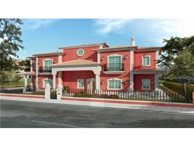 Semi/terraced Villa for sale in Quarteira (Faro)