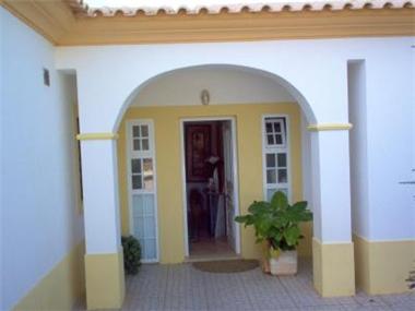 Semi/terraced Villa for sale in Quelfes (Faro)