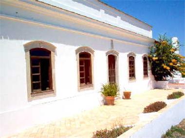 Semi/terraced Villa for sale in Moncarapacho (Faro)
