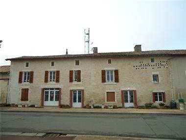 House for sale in Couhe (Poitou-Charentes)