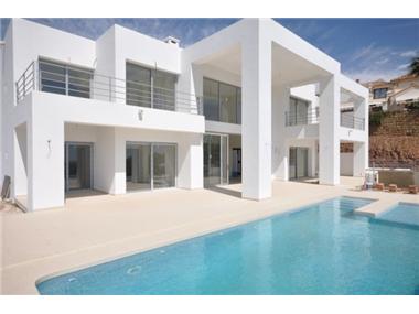 Villa for sale in Benahavis (Andalucia)