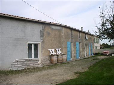 House for sale in Saint-Simon-de-Pellouaille (Poitou-Charentes)