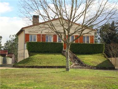 House for sale in Montguyon (Poitou-Charentes)