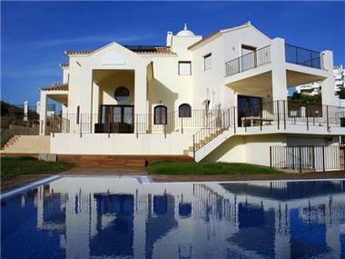 Villa - Detached for sale in Benahavis (Andalucia)