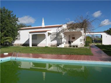 Villa for sale in Porches (Faro)