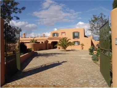 Villa for sale in Carvoeiro (Faro)