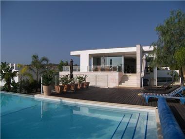 Villa for sale in Porto do Mos (Faro)