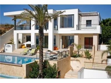 Villa for sale in Porto do Mos (Faro)