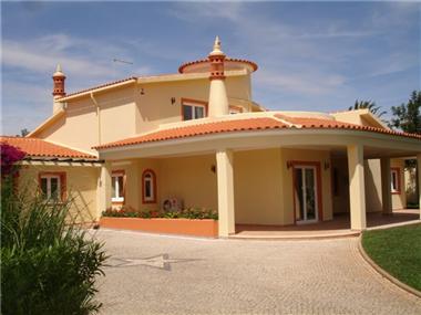 Villa for sale in Almancil (Faro)