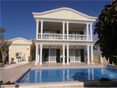 Villa / Townhouse for sale in Lagos (Faro)