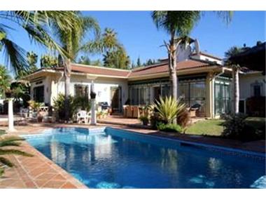 Villa for sale in Guadalmina (Andalucia)