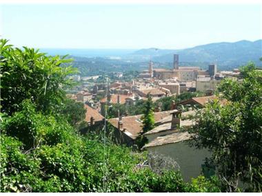 Apartment       for sale in Grasse (Provence-Alpes-Cote d'Azur)