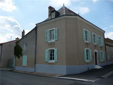 House for sale in Airvault (Poitou-Charentes)