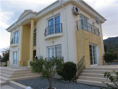 Villa for sale in Karsiyaka (Kyrenia)