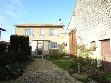 House for sale in Aunac (Poitou-Charentes)