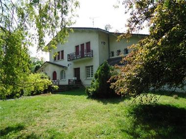 House for sale in Ruffec (Poitou-Charentes)