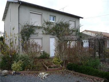House for sale in Saint-Leger-de-Montbrun (Poitou-Charentes)