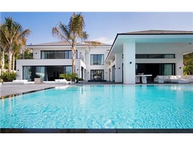 Villa for sale in Los Monteros (Andalucia)
