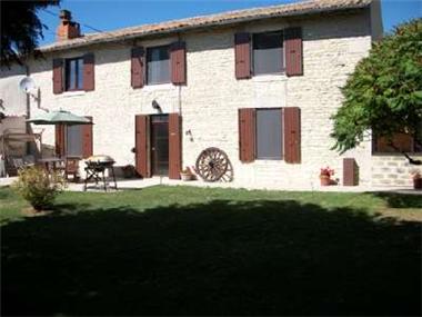 Farmhouse for sale in Paizay-le-Chapt (Poitou-Charentes)