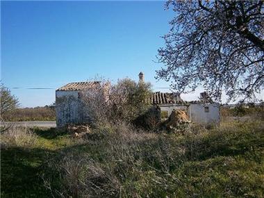 Land for sale in Luz (Faro)