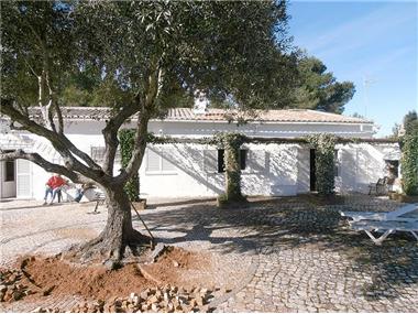 Villa / Townhouse for sale in Odiaxere (Faro)